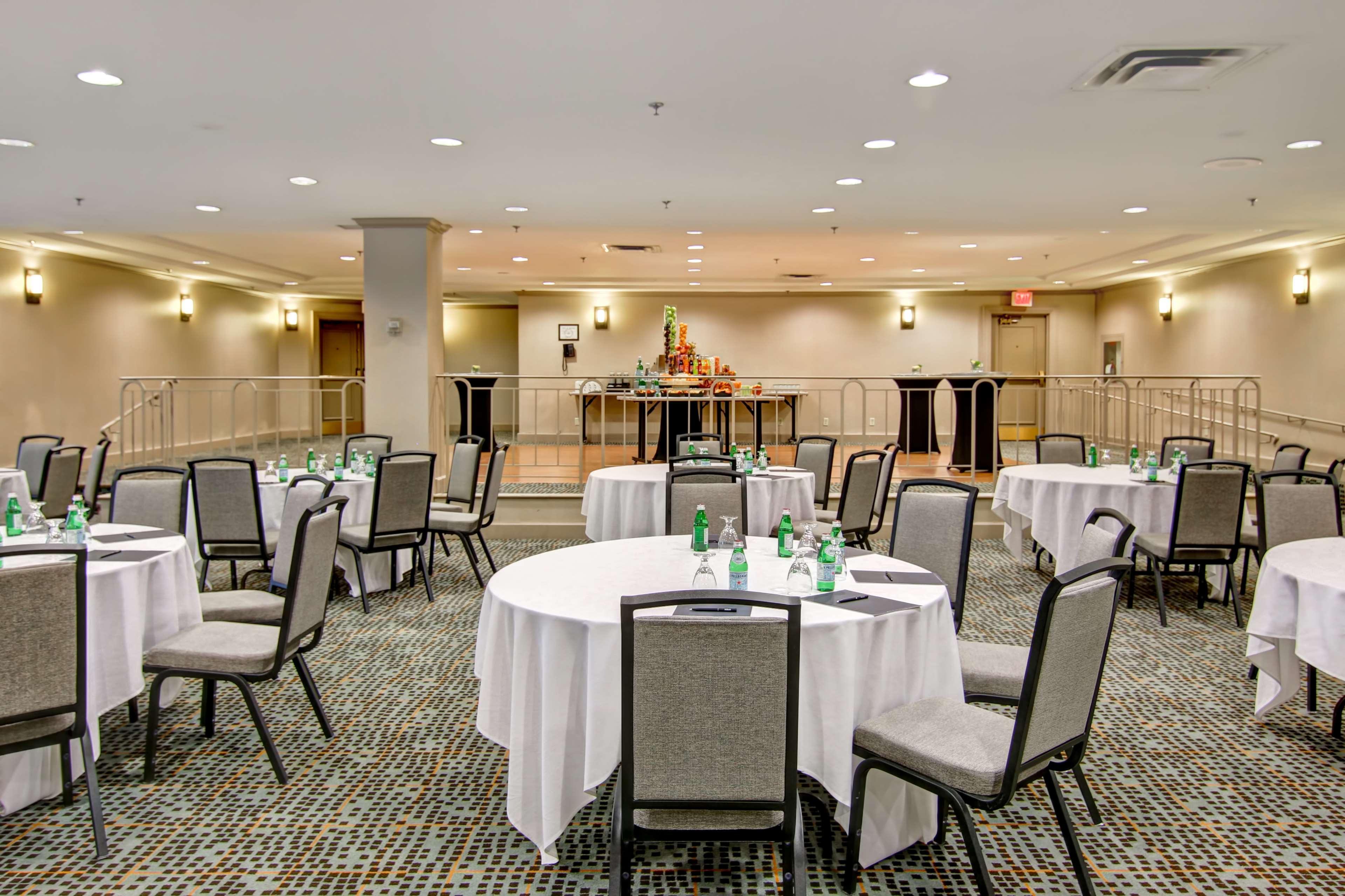 Hilton Mississauga/Meadowvale Hotel Екстериор снимка